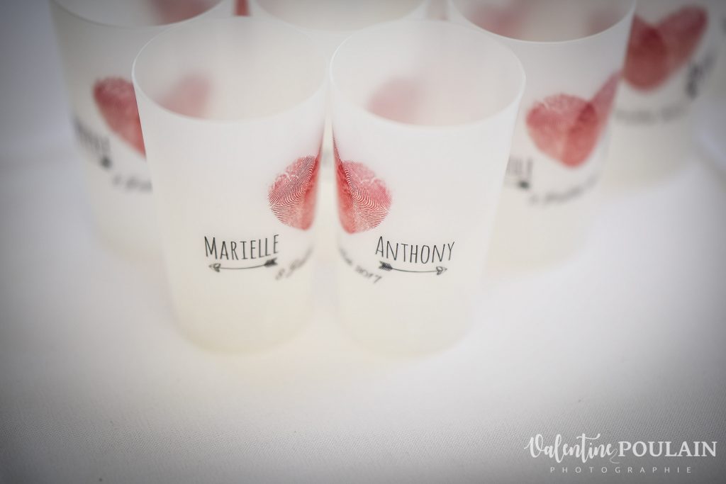 Mariage champêtre cérémonie laïque extérieure gobelets