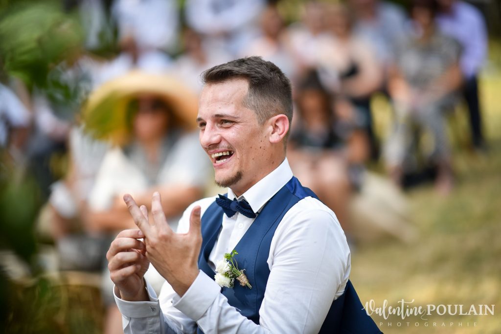 Mariage champêtre cérémonie laïque extérieure rires