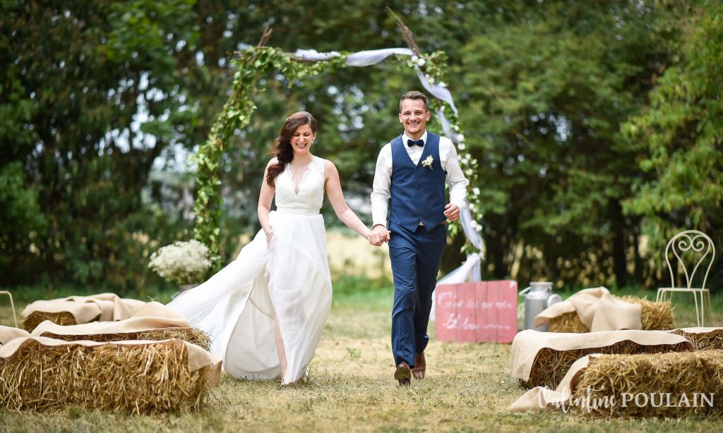 Mariage champêtre cérémonie laïque extérieure sortie