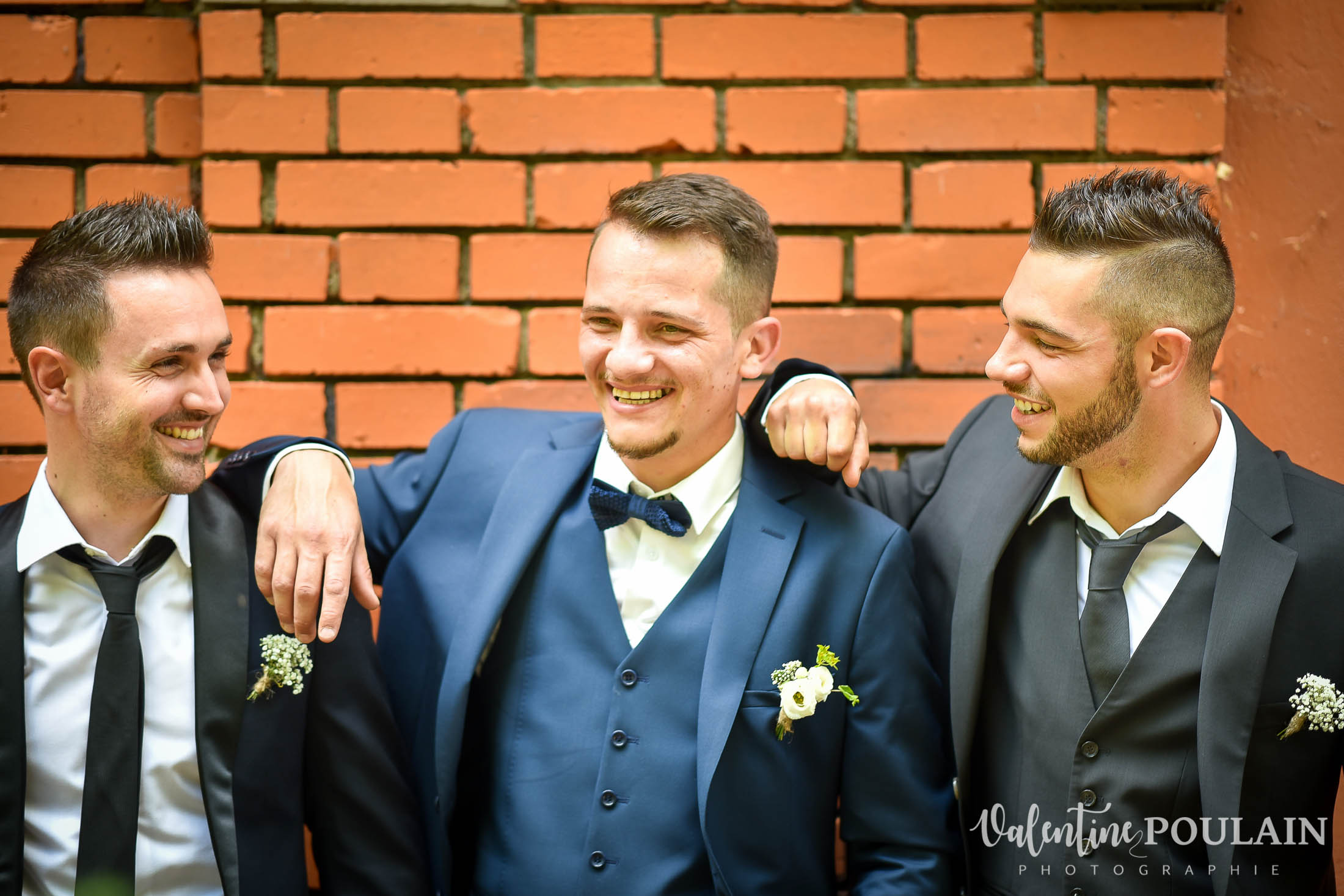 Mariage champêtre cérémonie laïque extérieure garçons