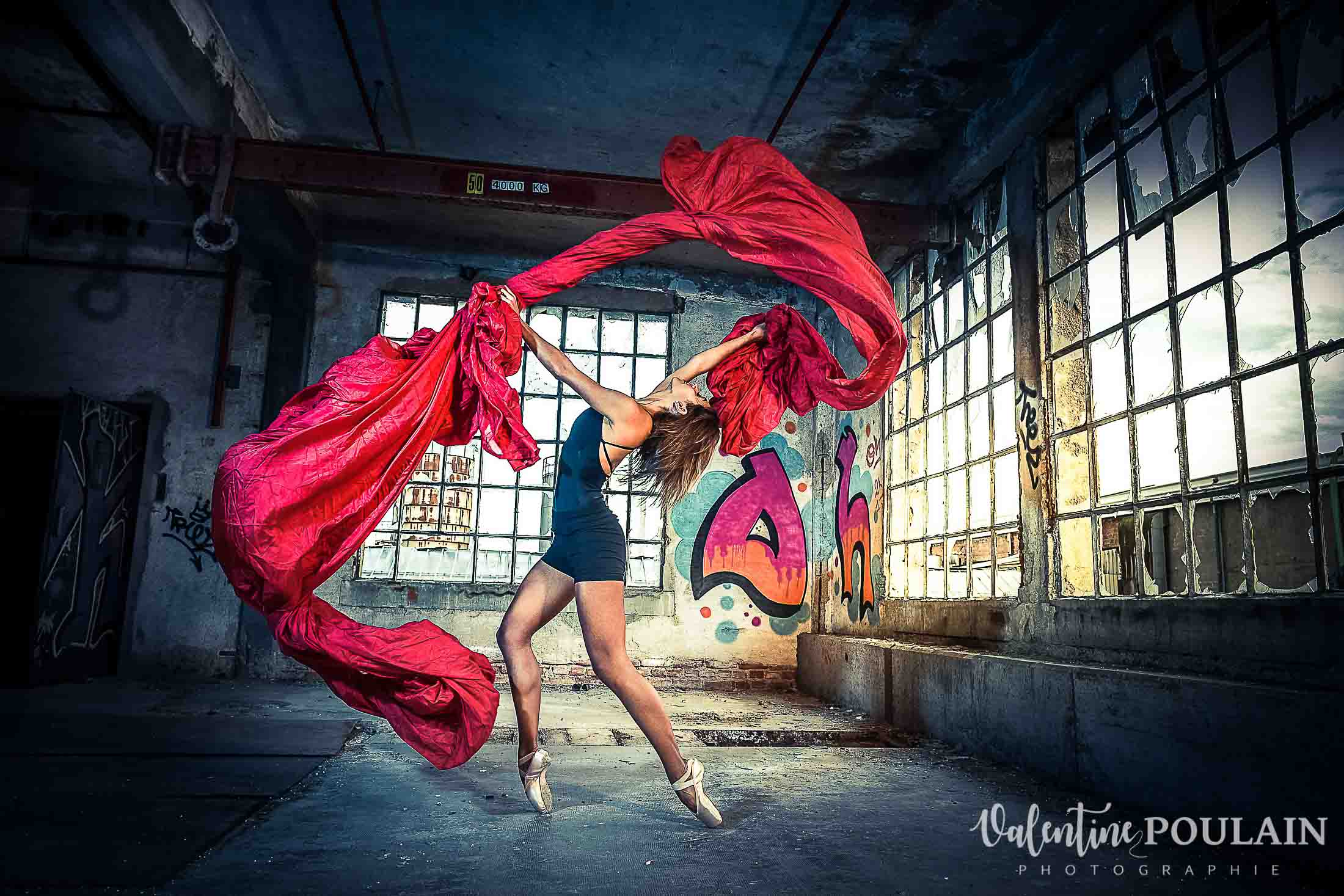 Shooting danseuse classique Justine drap rouge