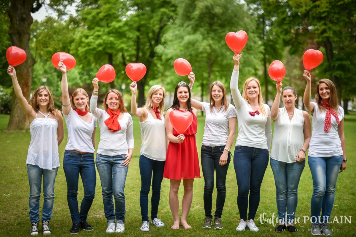 Shooting EVJF ballons rouges - Valentine Poulain