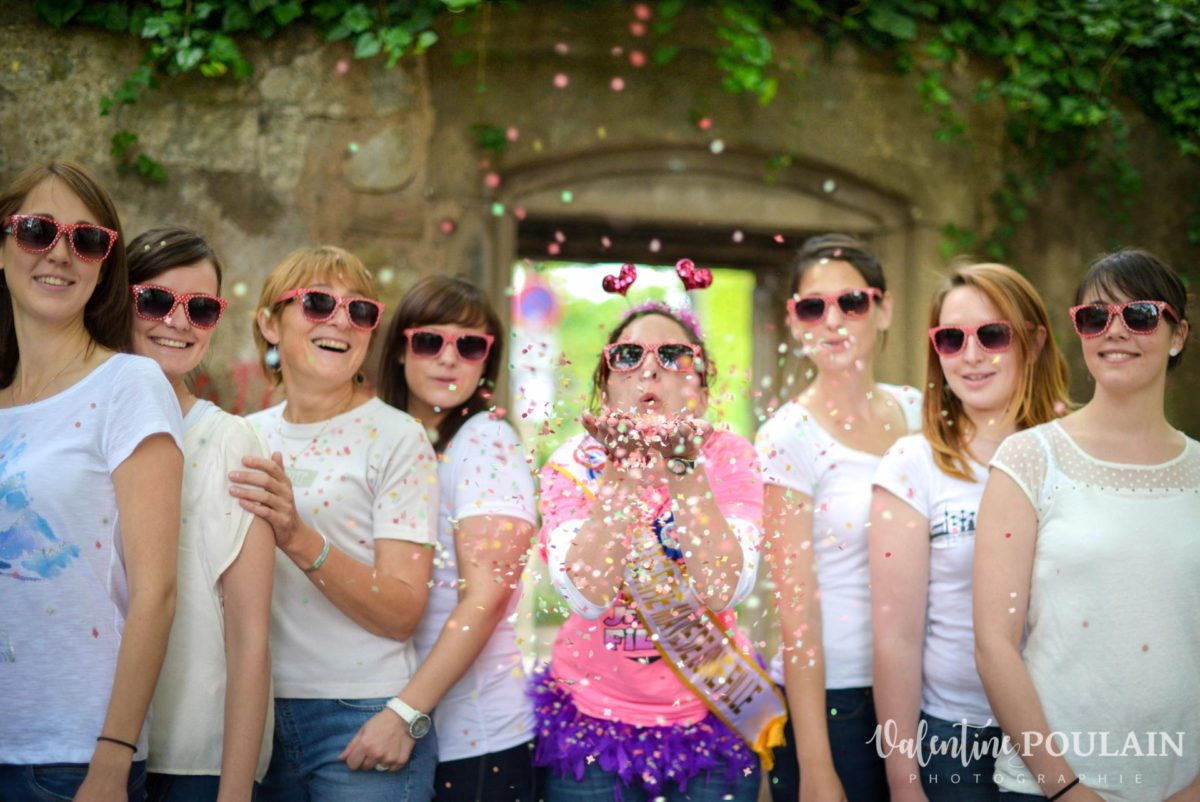 Shooting EVJF confettis couleurs - Valentine Poulain