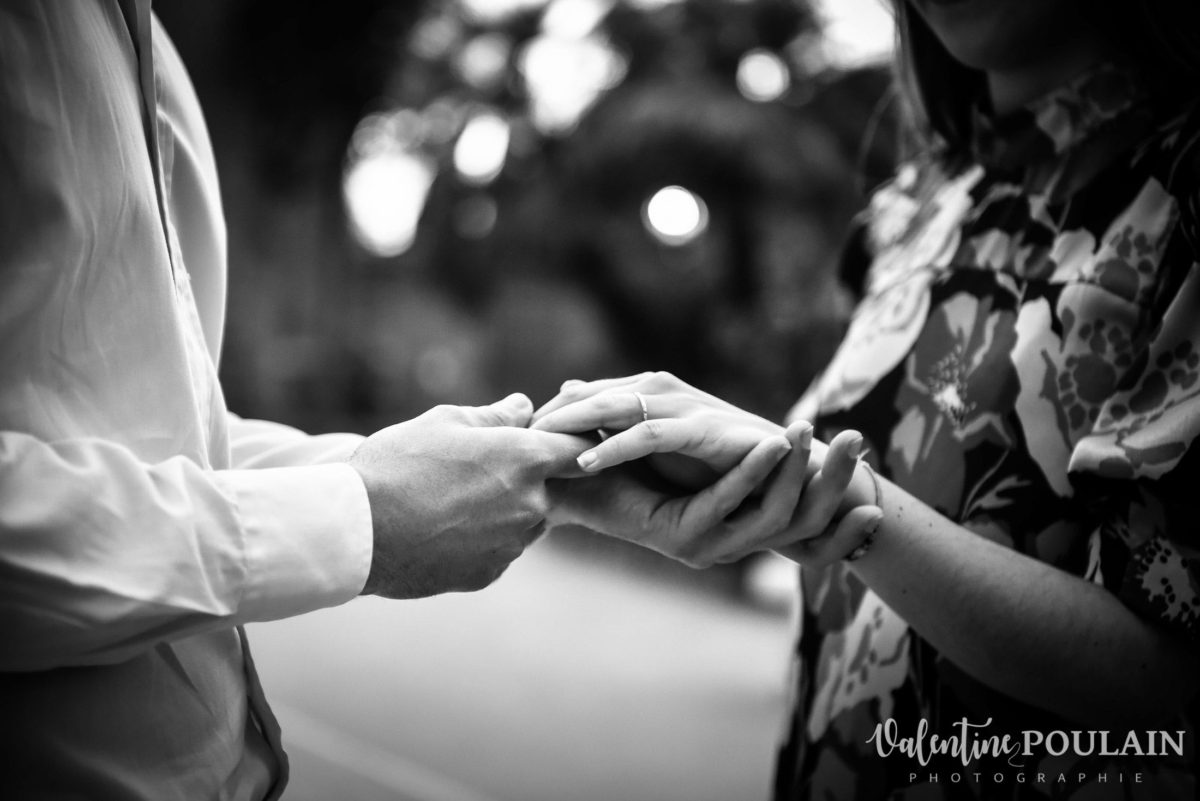 Shooting couple demande mariage Rome bague n et b
