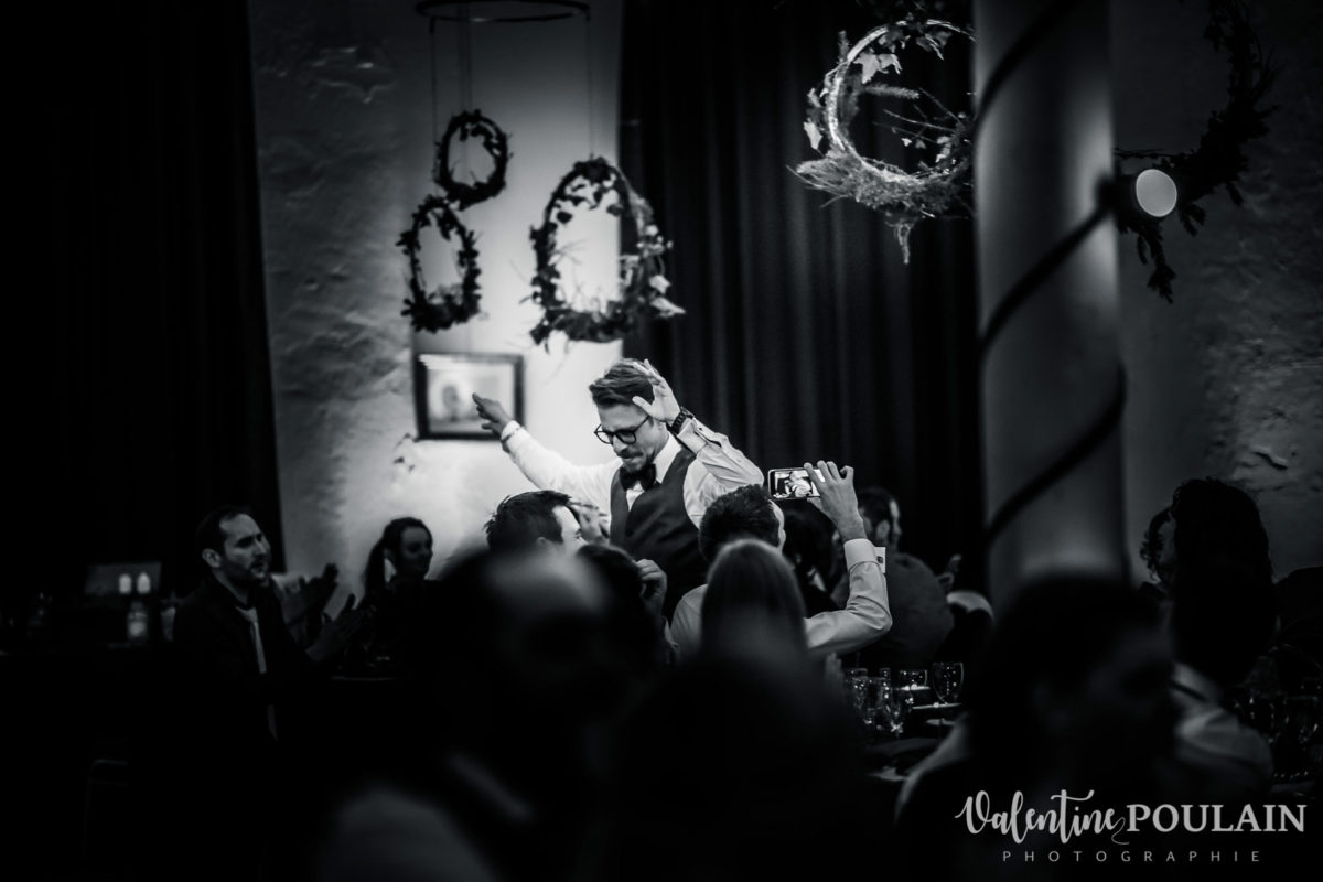 Mariage hippie funky - Valentine Poulain arrivée