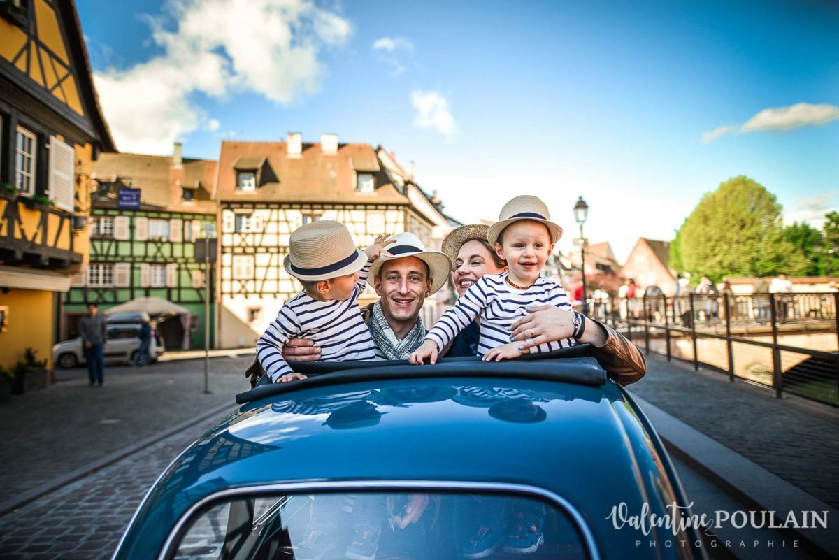 Shooting famille voiture ancienne fiat 500 portrait