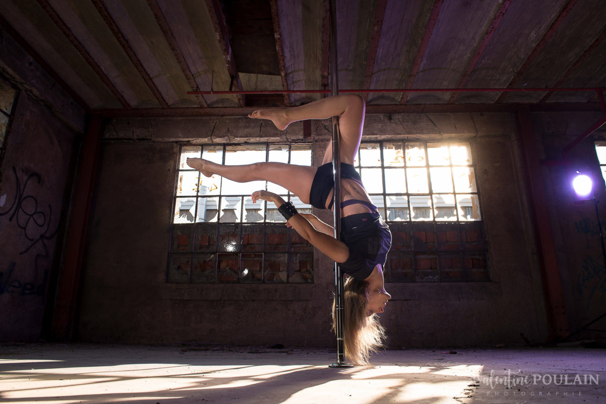 Shooting photo Pole Dance - Valentine Poulain outside