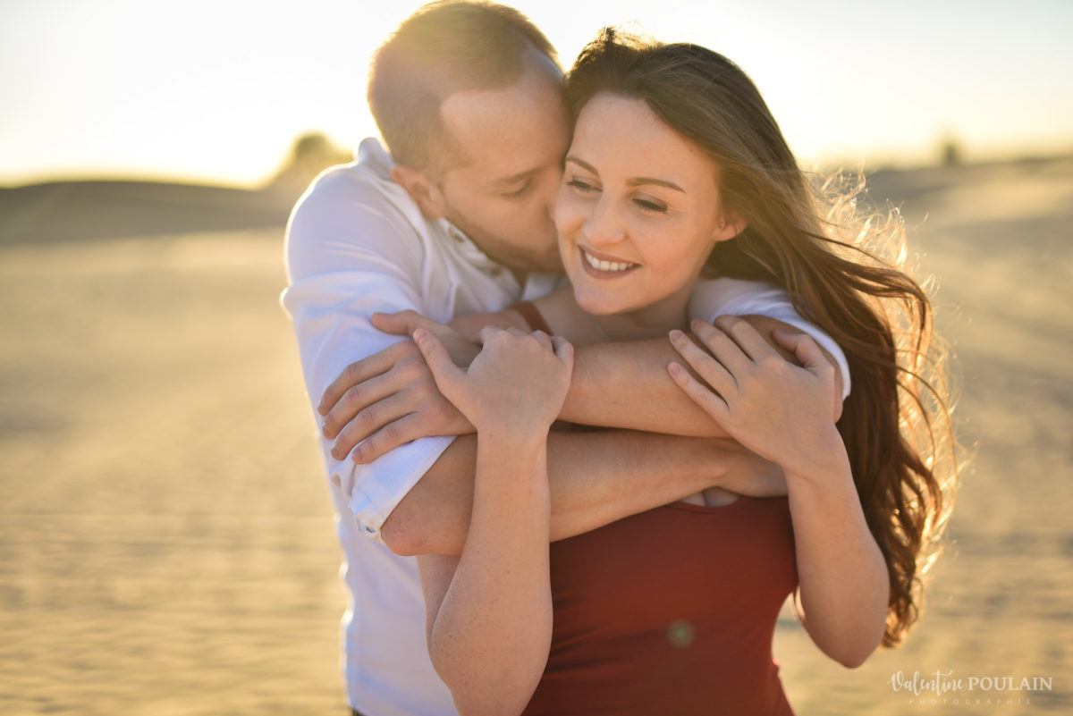 Demande en mariage Désert Dubaï - Valentine Poulain heureuse