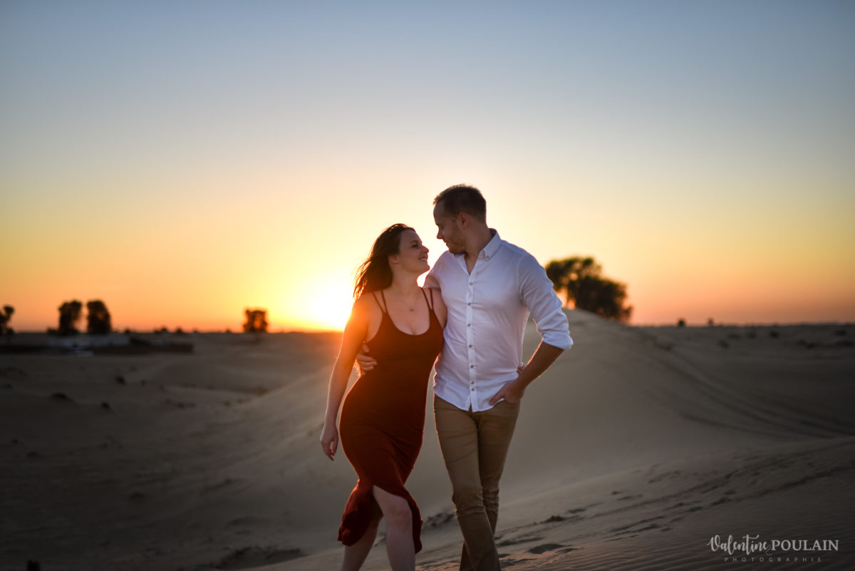 Demande en mariage Désert Dubaï - Valentine Poulain promenade