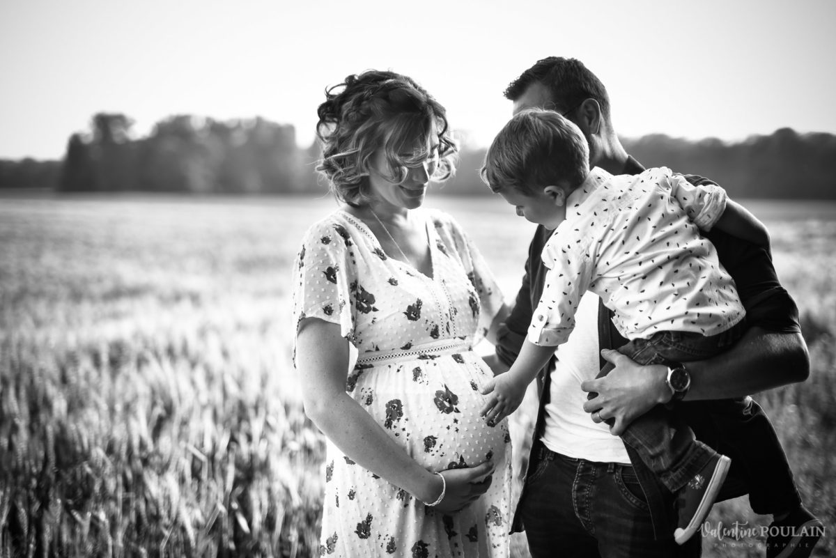 Seance grossesse famille tendresse - Valentine Poulain