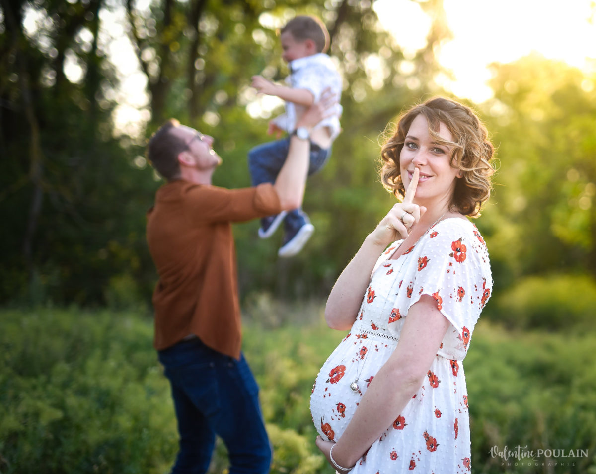 Seance grossesse famille coucher soleil maman - Valentine Poulain