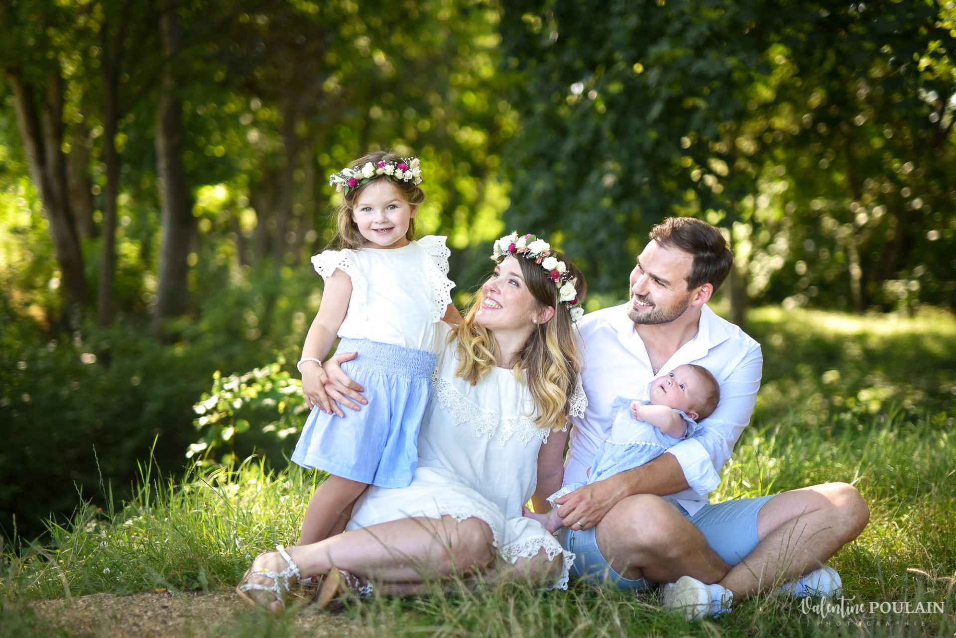 Shooting famille soeurs serre - Valentine Poulain debout