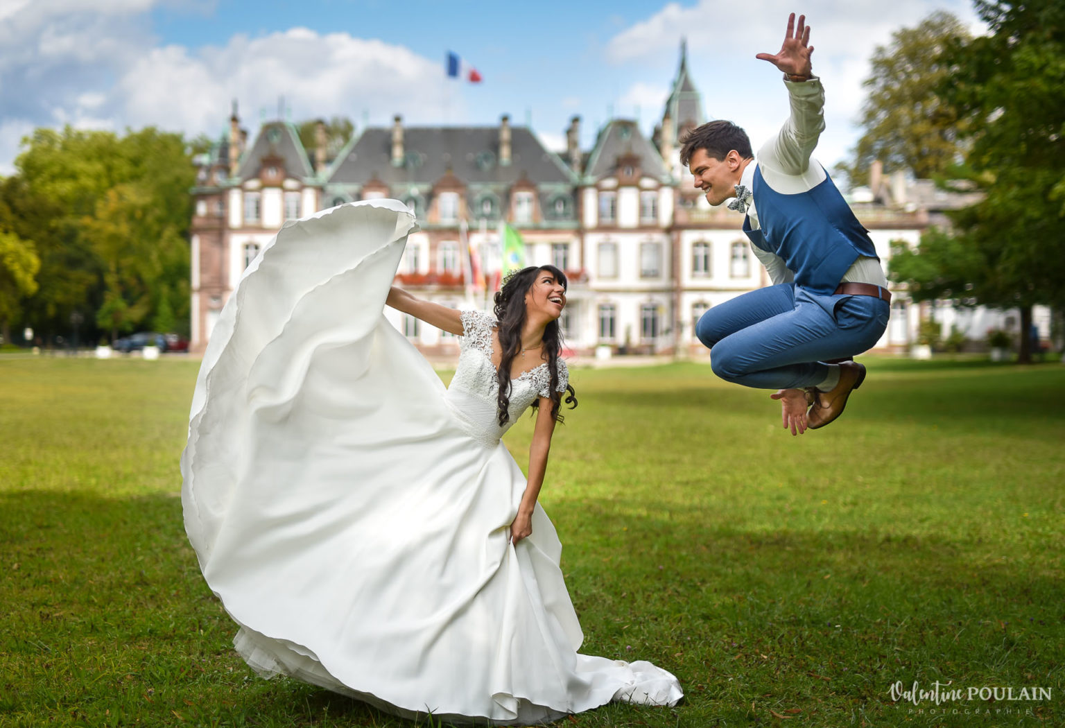 saut fun mariage château - Valentine Poulain