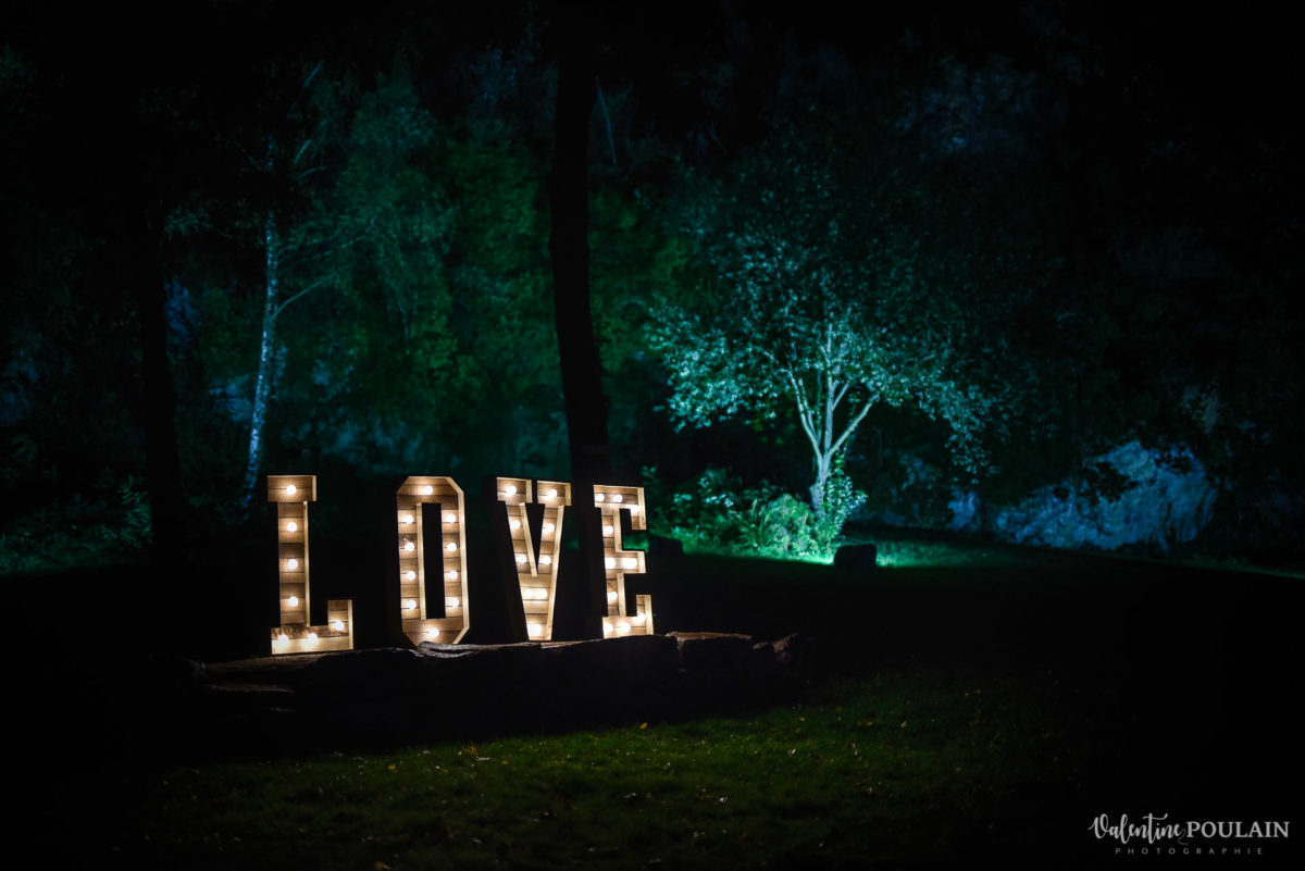 Mariage rock automne Domaine du Hirtz - Valentine Poulain LOVE lumineux