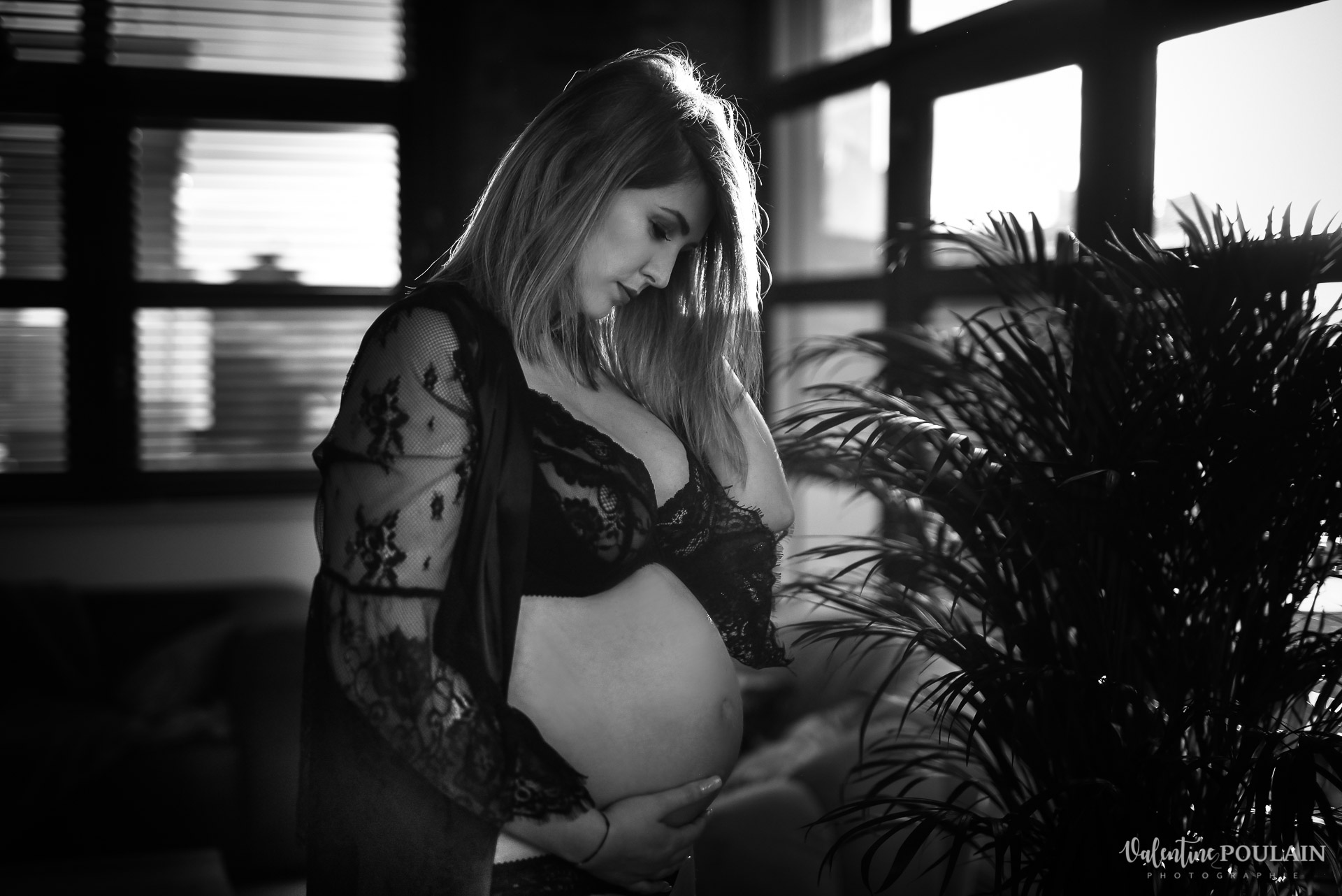 Boudoir grossesse couple - Valentine Poulain n & b