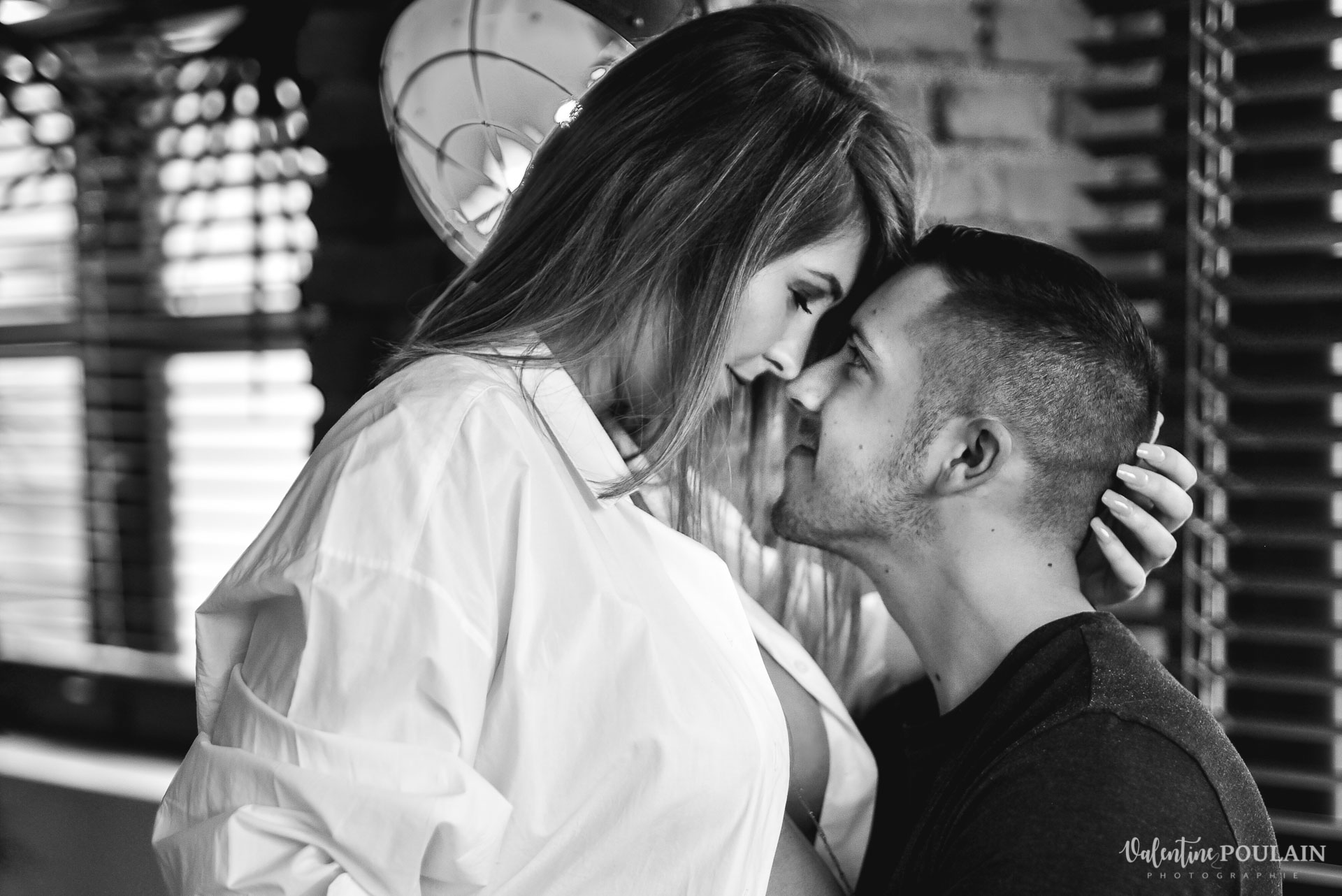 Boudoir grossesse couple - Valentine Poulain duo