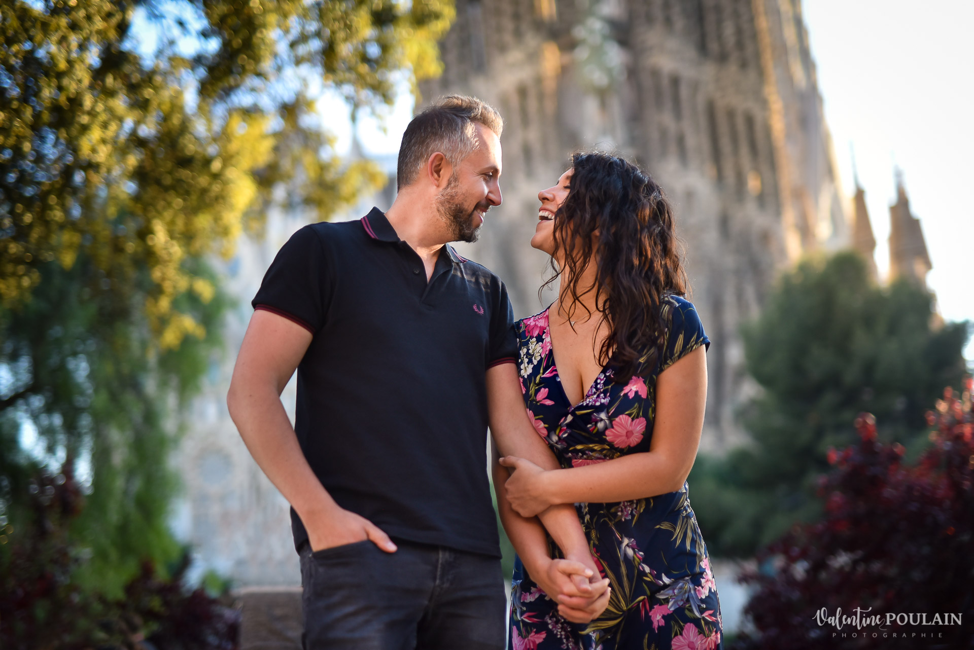 Séance photo couple Barcelone - Valentine Poulain fou rire