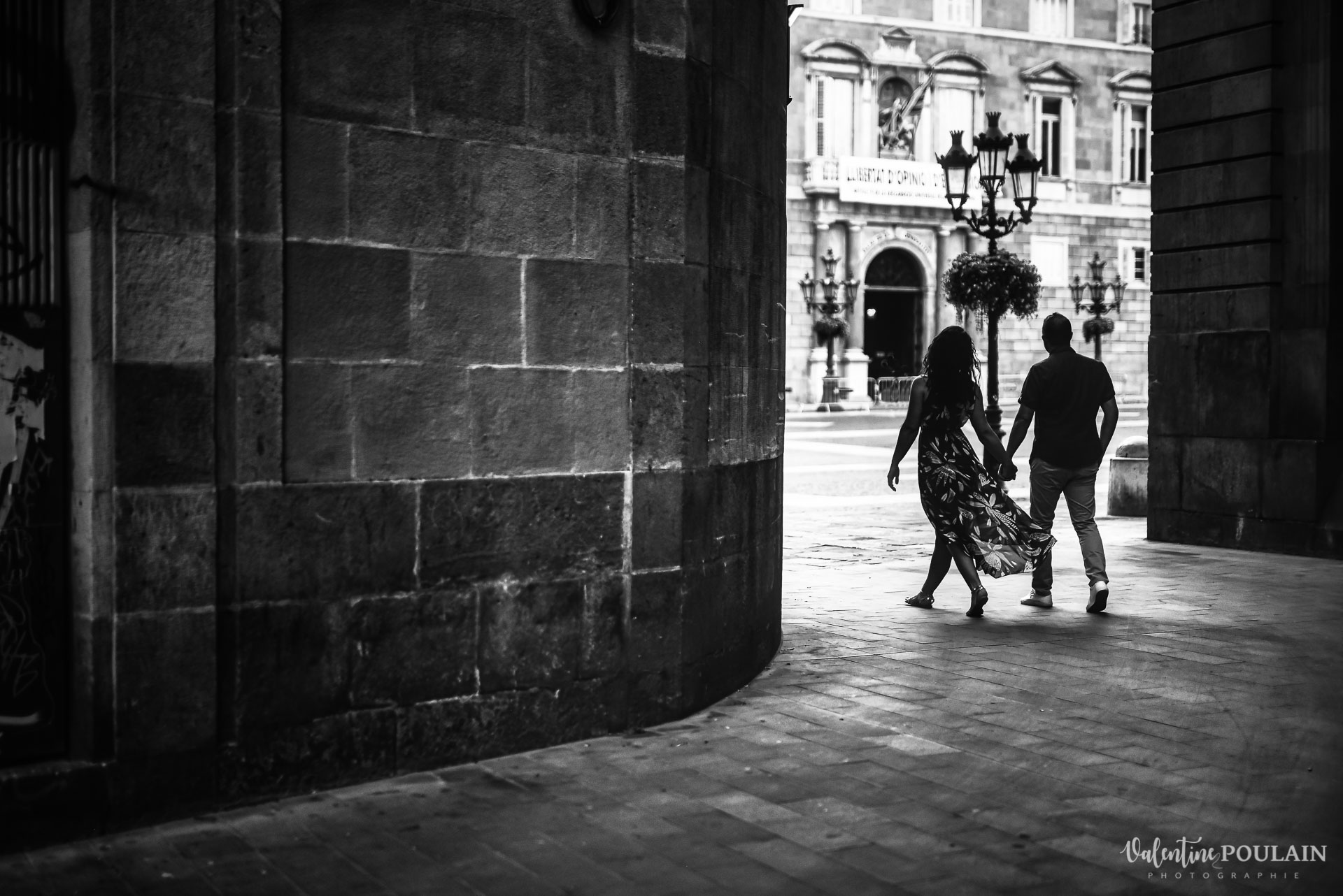Séance photo couple Barcelone - Valentine Poulain n et b