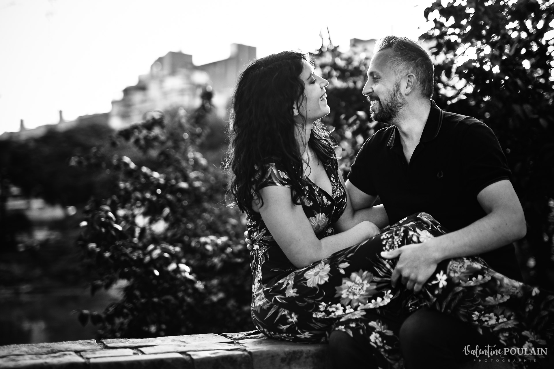 Séance photo couple Barcelone - Valentine Poulain noir et blanc
