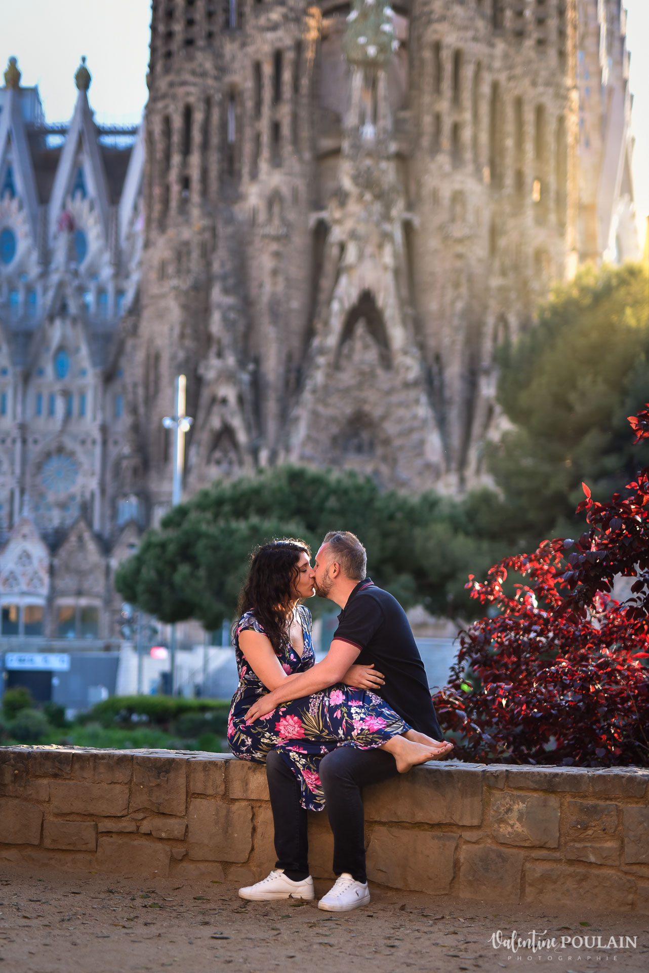Séance photo couple Barcelone - Valentine Poulain vue Sagrada