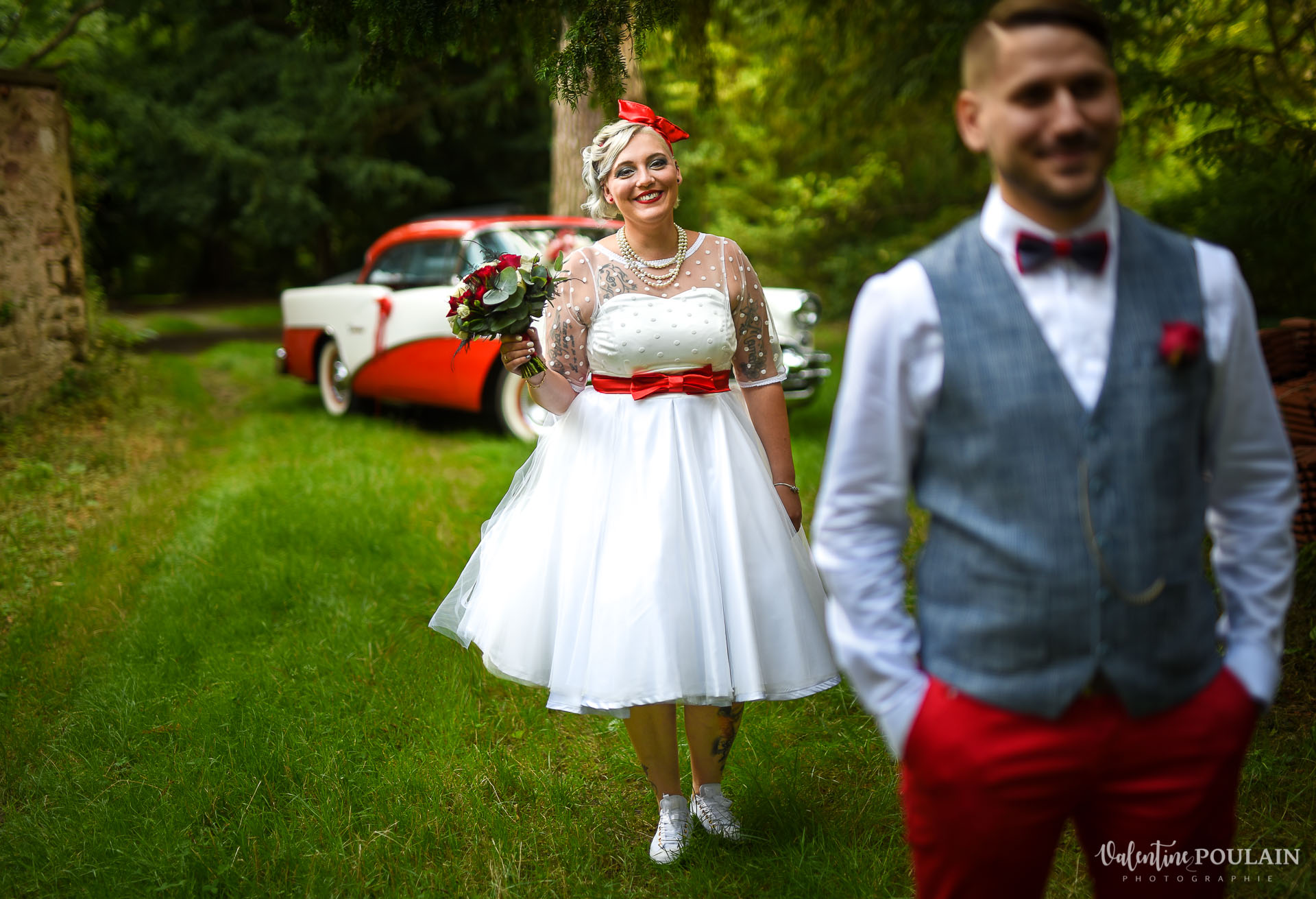 Mariage vintage rockabilly - Valentine Poulain - elle arrive