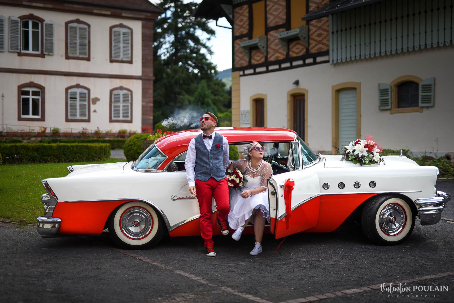 Mariage vintage rockabilly - Valentine Poulain voiture rouge