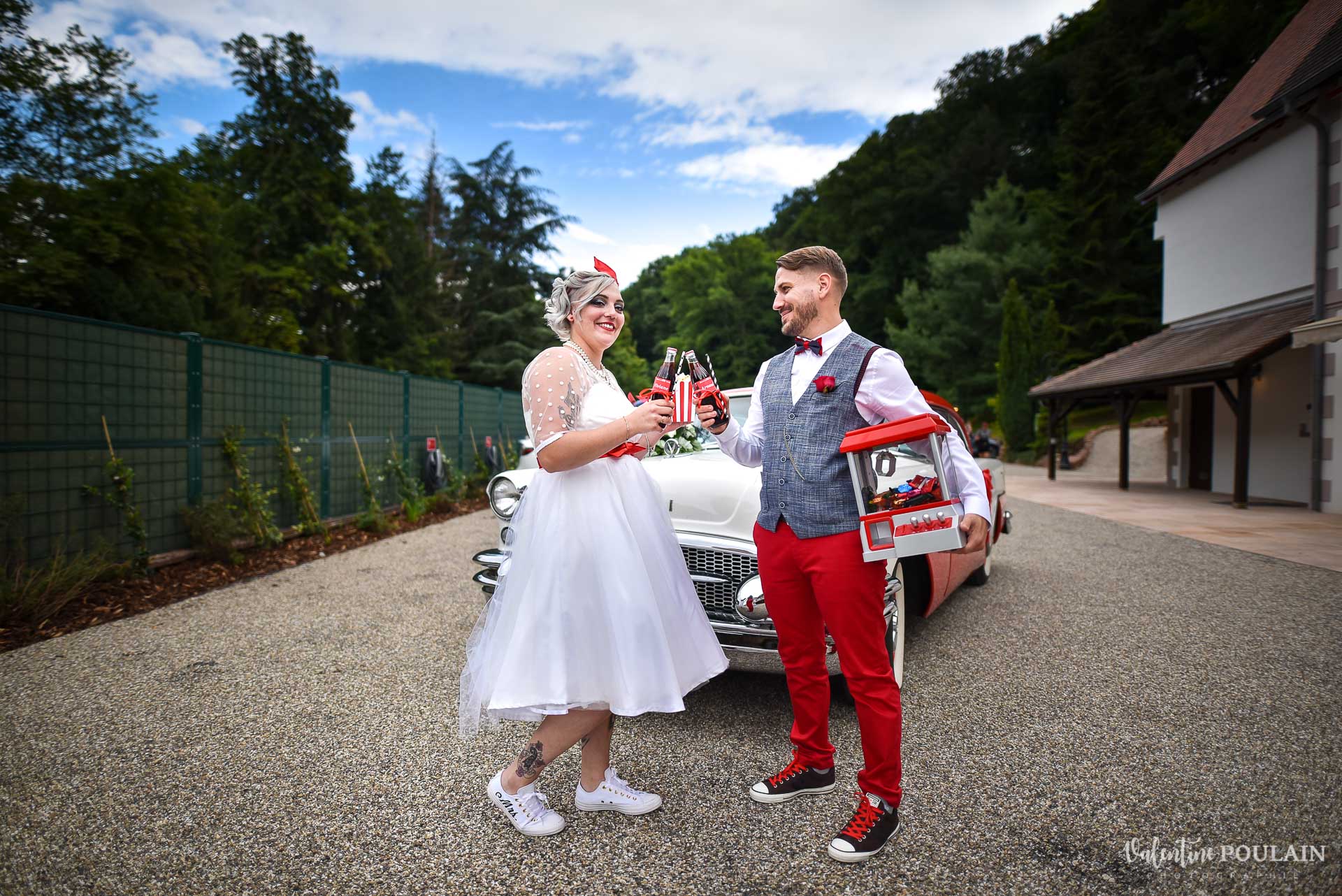 Mariage vintage rockabilly - Valentine Poulain bouteille voiture