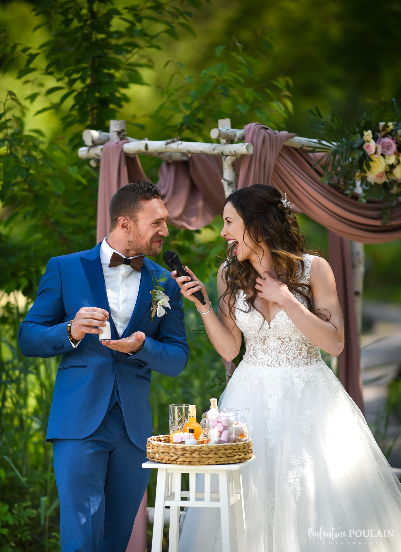 Mariage cérémonie laïque Moulin-de la Mangue - Valentine Poulain fou-rires