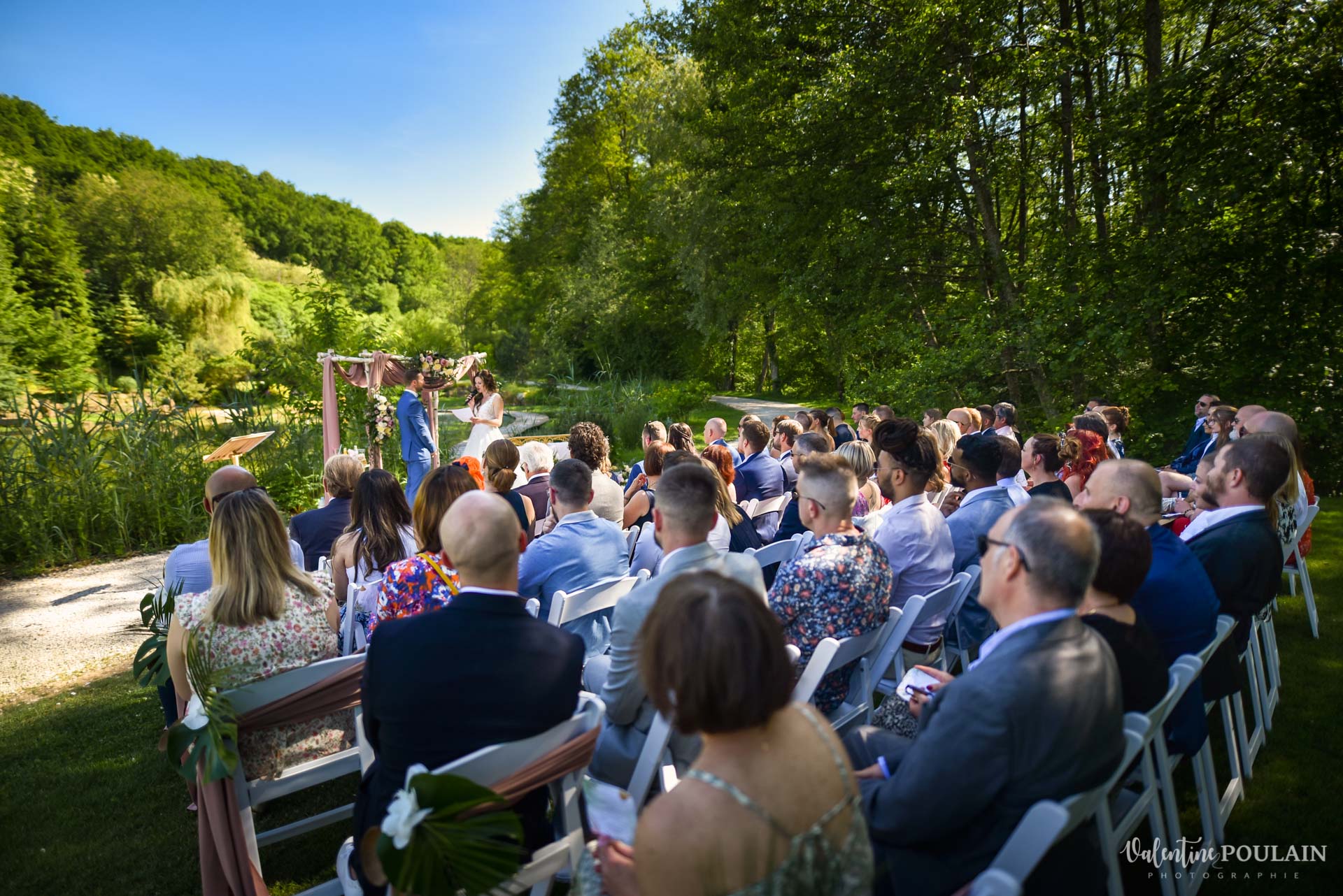 Mariage cérémonie laïque Moulin-de la Mangue - Valentine Poulain assemblée