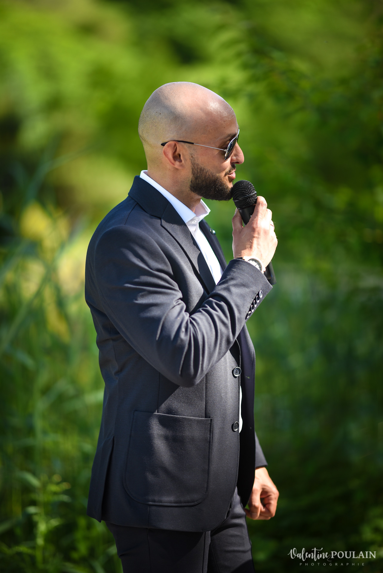 Mariage cérémonie laïque Moulin-de la Mangue - Valentine Poulain intervenant