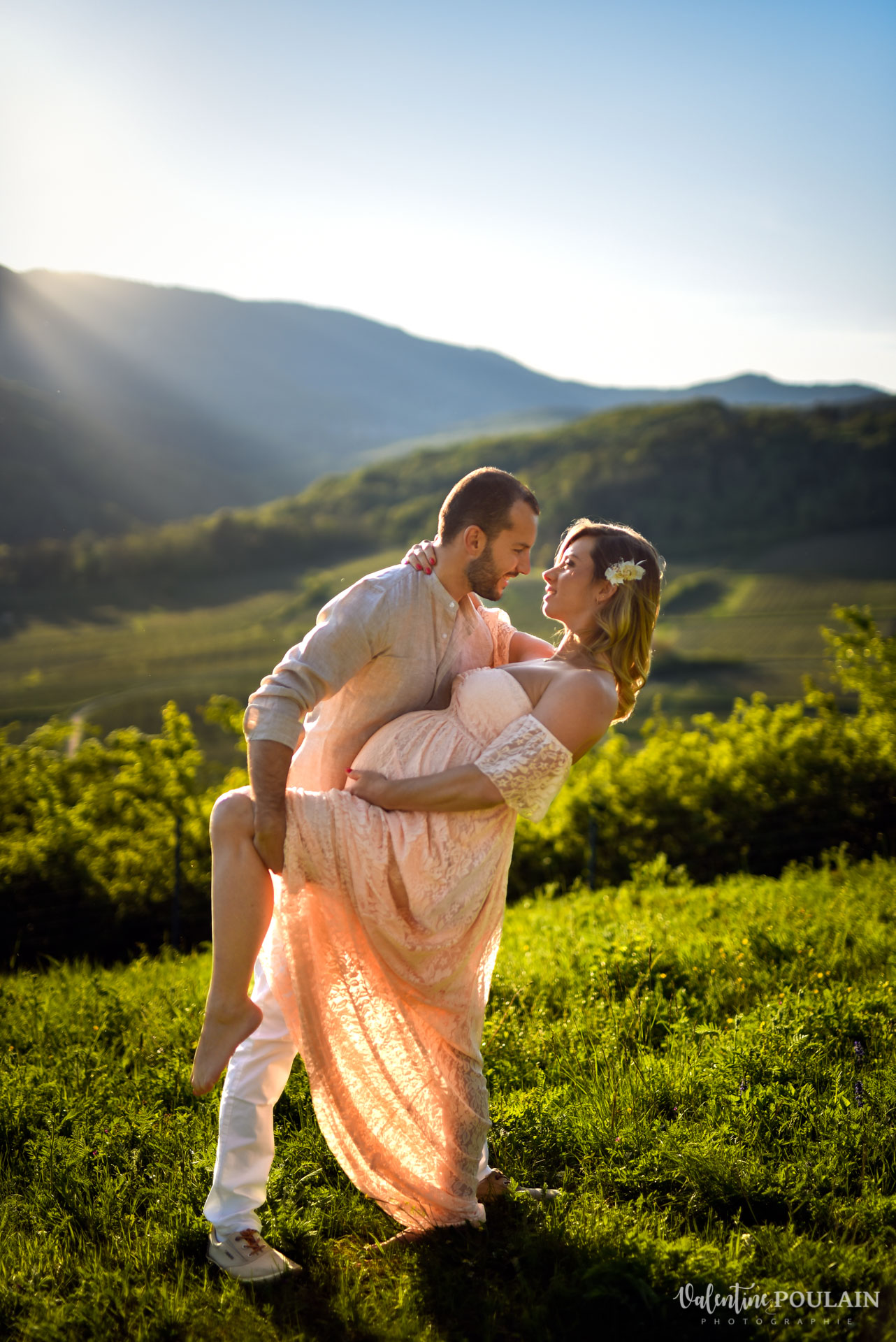 Shooting grossesse sunset montagne rock'n'roll - Valentine Poulain