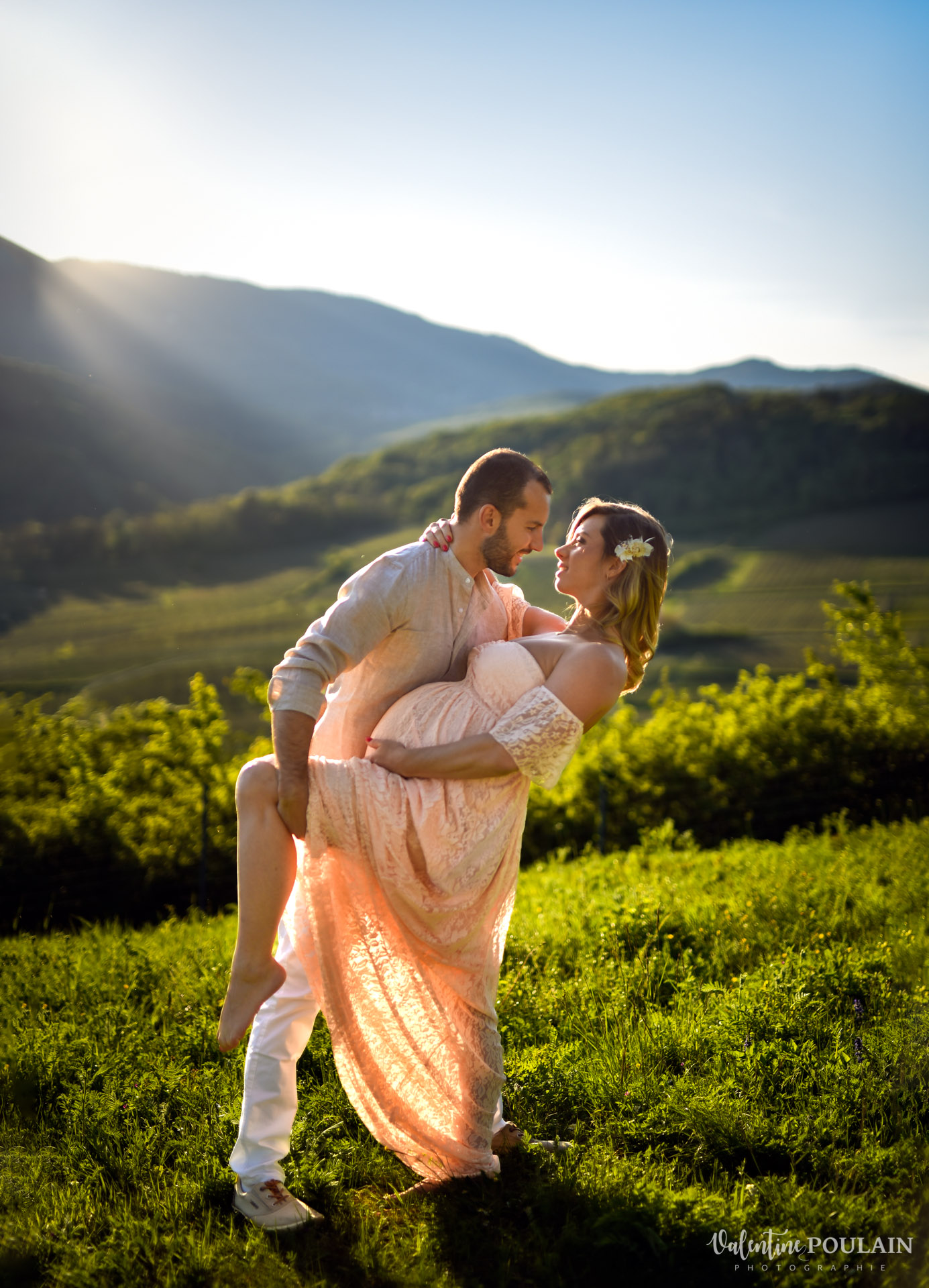 Shooting grossesse sunset montagne rock'n'roll - Valentine Poulain