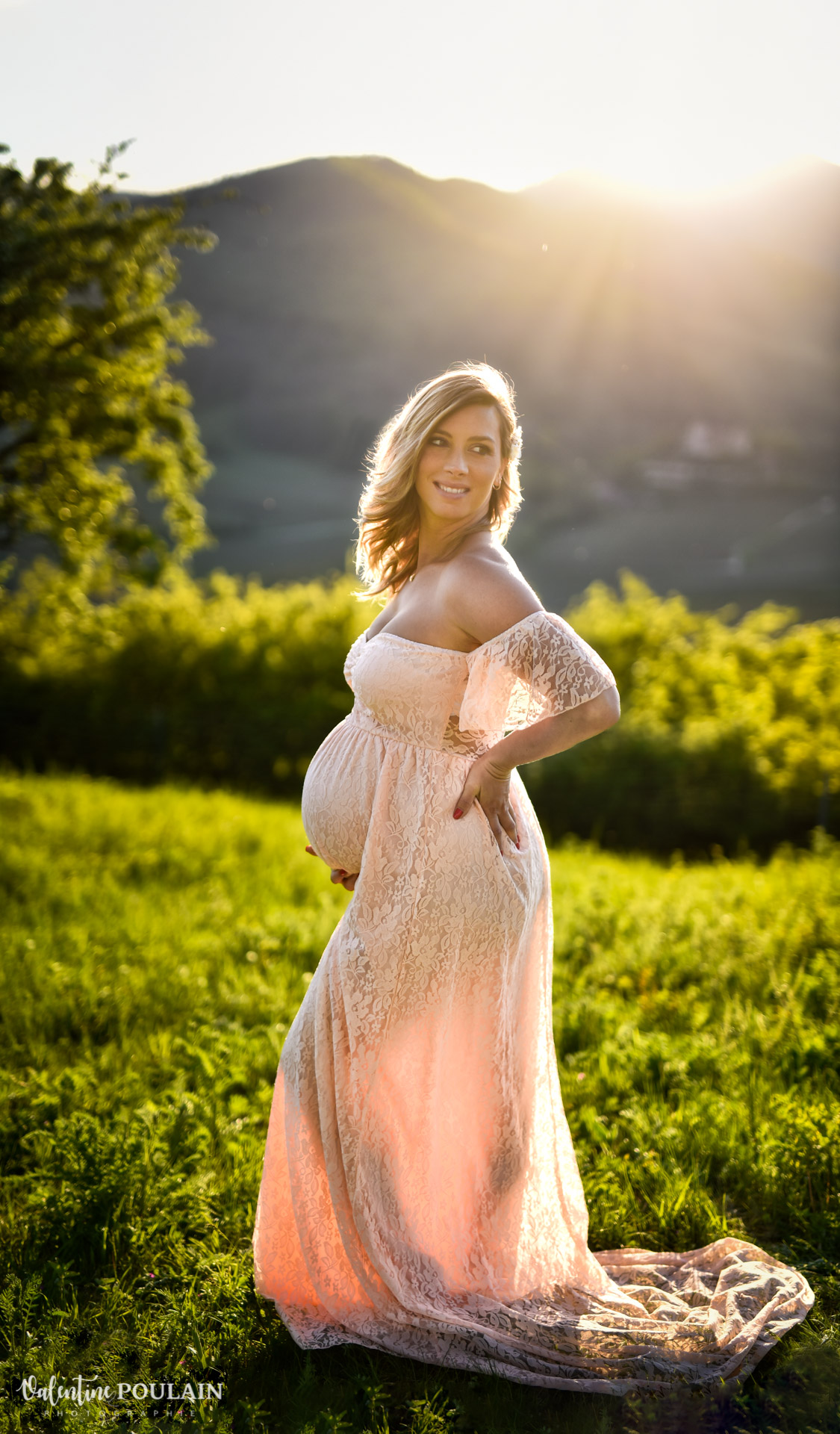 Shooting grossesse sunset montagne robe - Valentine Poulain
