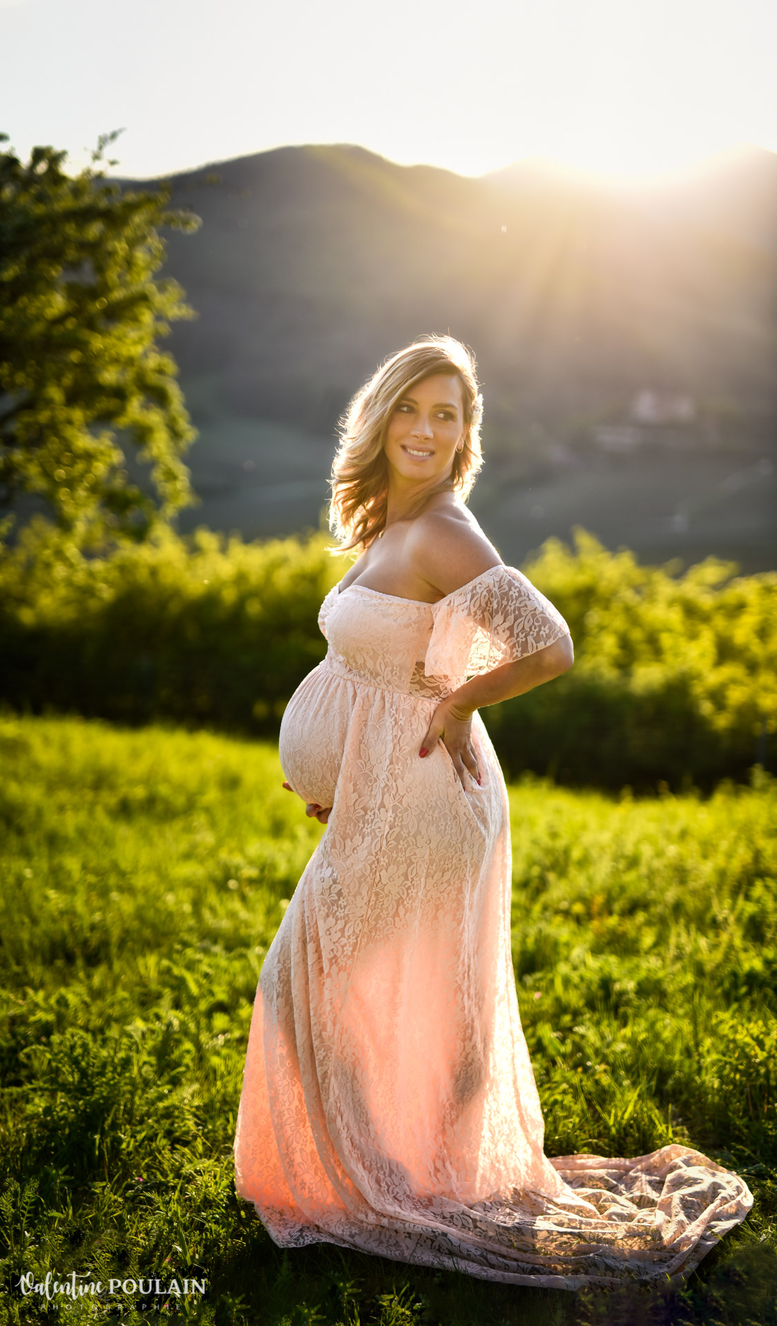 Shooting grossesse sunset montagne robe - Valentine Poulain
