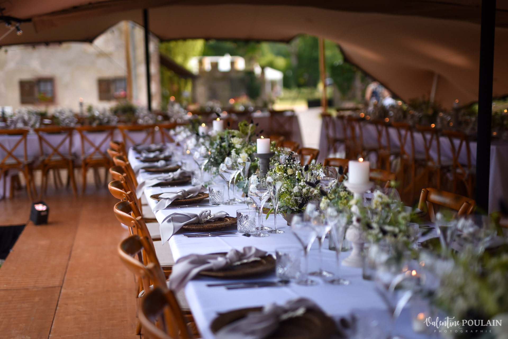 Se marier en exterieur - Château Thanvillé Valentine Poulain tablée